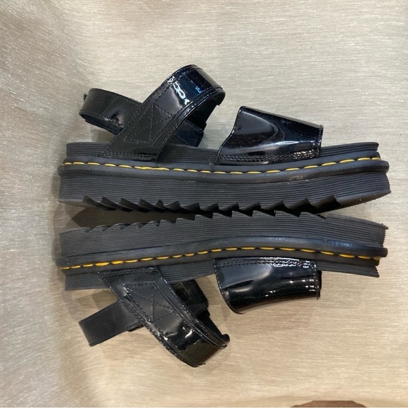 DR  MARTENS Sz 10 Voss Patent Leather Platform Buckle Closure Sandals - Picture 5 of 11